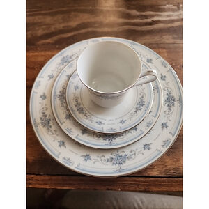 Single Place Setting - Nitto Claridge‎ W 76 China Blue Flowers Silver